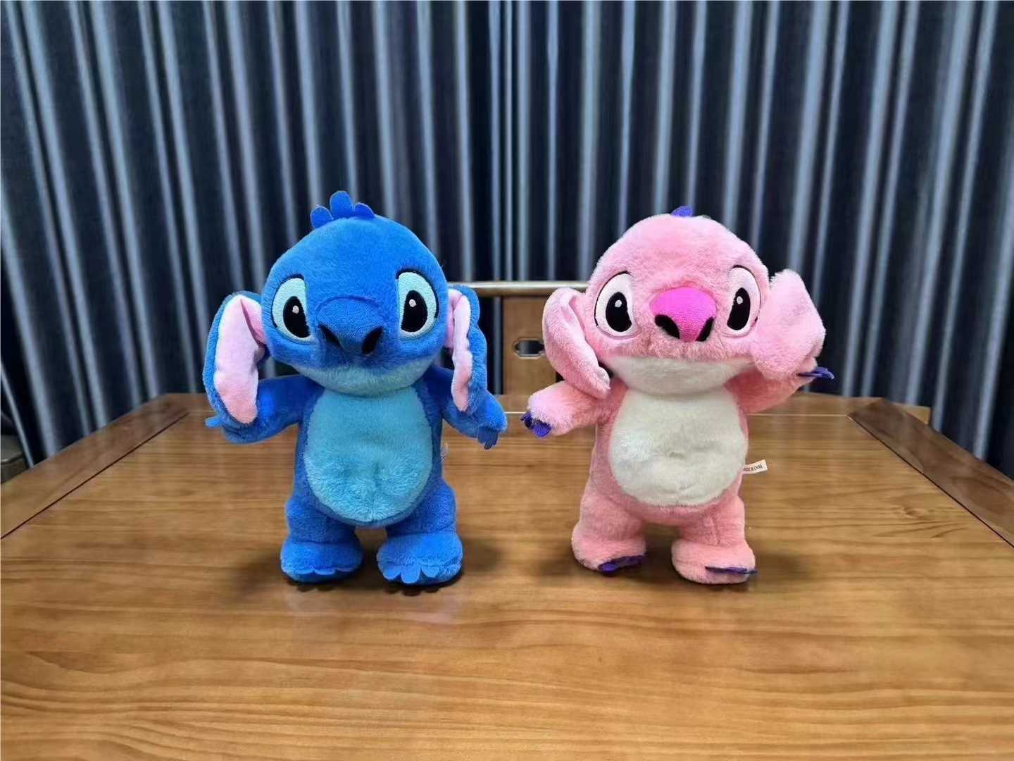 Peluche respirable con música y luz estilo alien azul para dormir