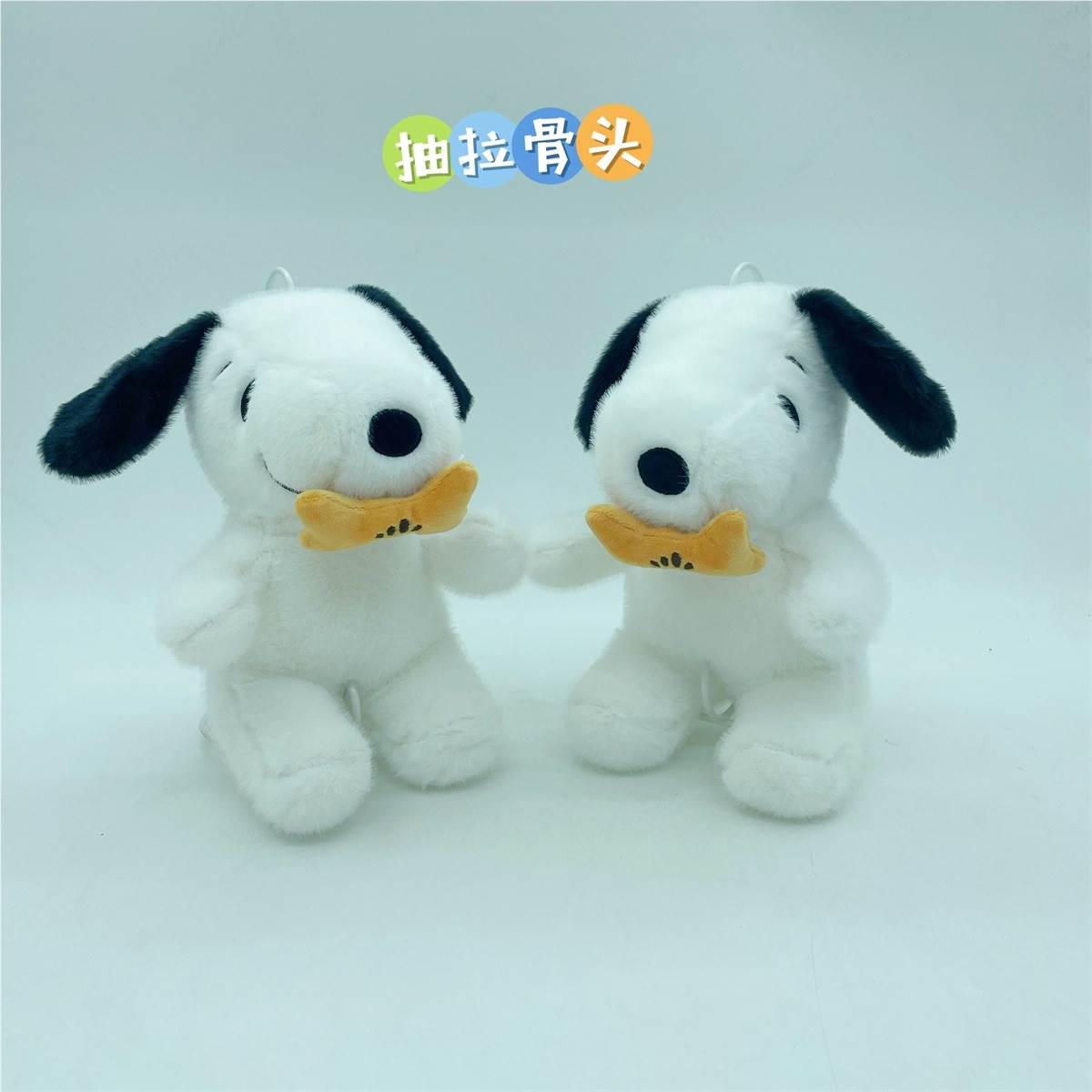 Peluche Snoopy con Hueso Deslizante 25cm