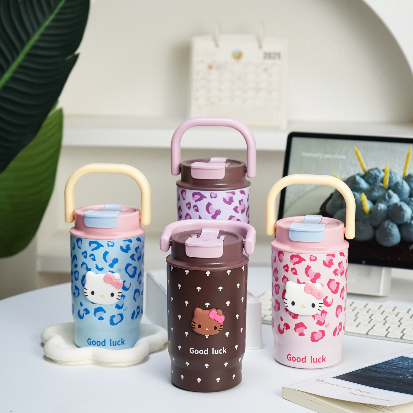 Termo Hello Kitty 500ml con Asa y Pajita de Acero Inoxidable 316L | Vaso Portatil para Auto, Escuela y Viaje | Personalizable con Logo | 4 Colores + KT Sticker 3D | Mayorista B2B