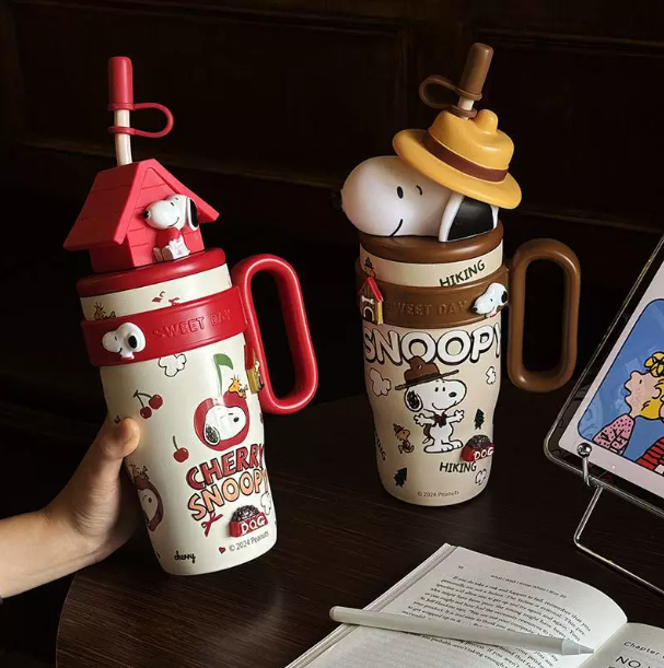Termo Gigante Snoopy y Shin-chan 2025 para Niños — Vaso Térmico de Gran Capacidad con Asa, Pajita y Set de Decoración 3D, Acero Inoxidable 316